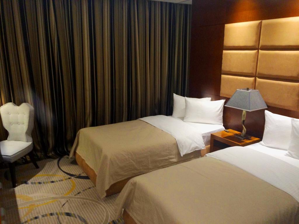 Royal Plaza Hotel And Casino Kapchagay Kamer foto