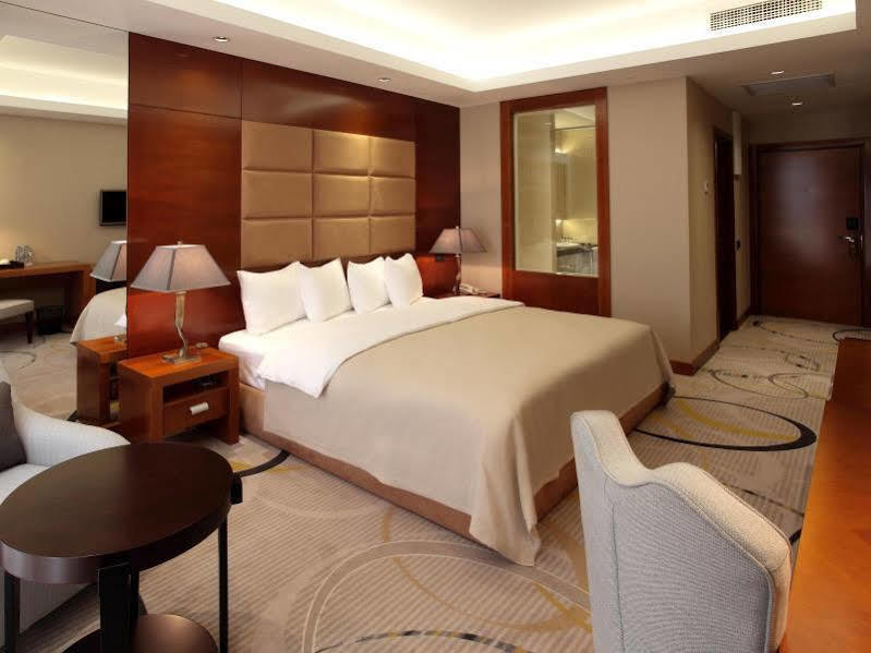 Royal Plaza Hotel And Casino Kapchagay Buitenkant foto